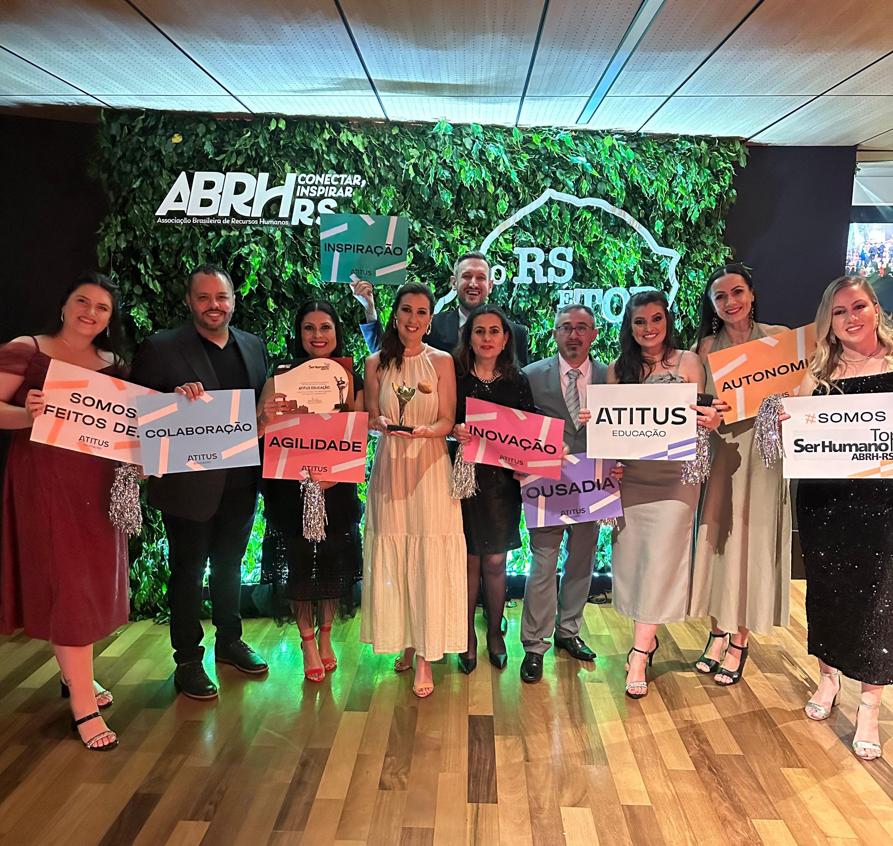 Atitus Educação recebe o prêmio Top Ser Humano da ABRH-RS (2).jpeg