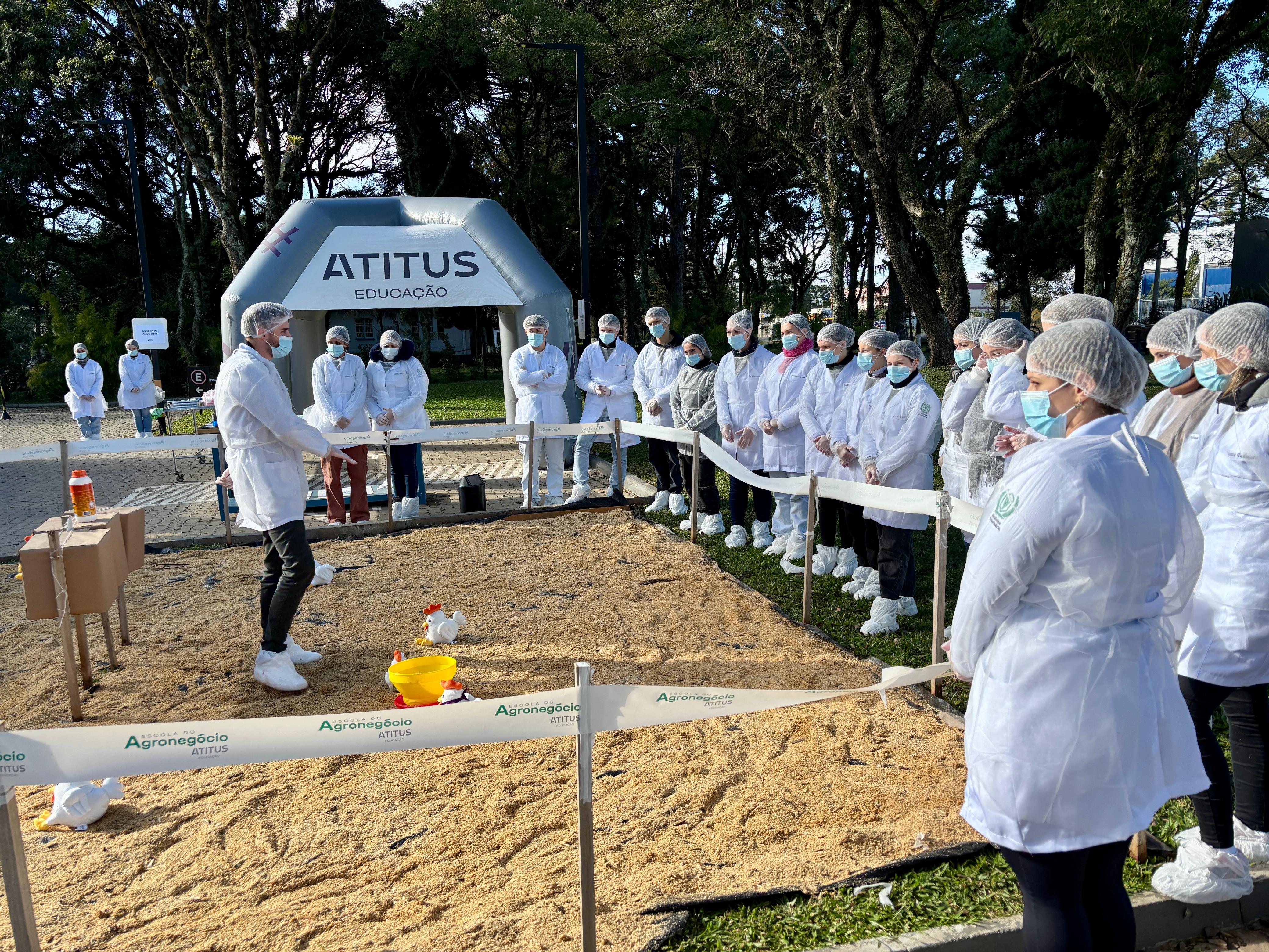 Curso de Medicina Veterinária da Atitus realiza aula de simulação de foco de influenza aviária (2).jpeg